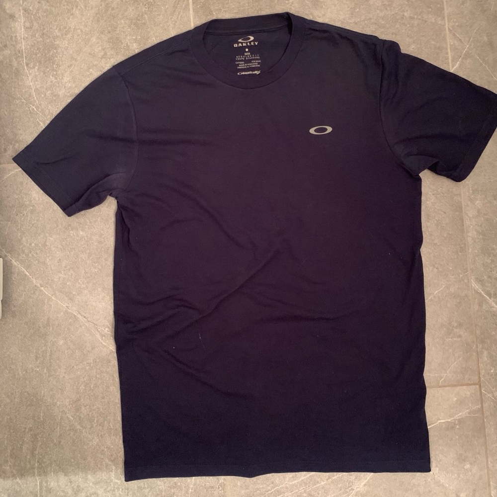 Oakley black men’s medium tshirt
